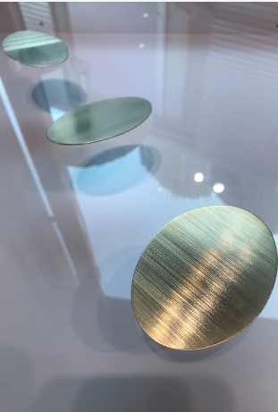 キラキラしたブローチ