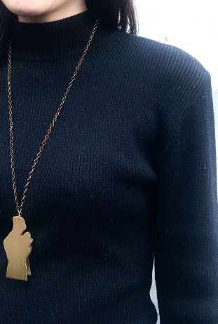 人の形をしたネックレス